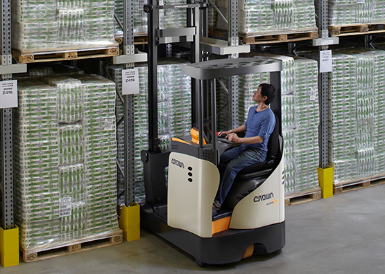 Empilhadeira Retrátil